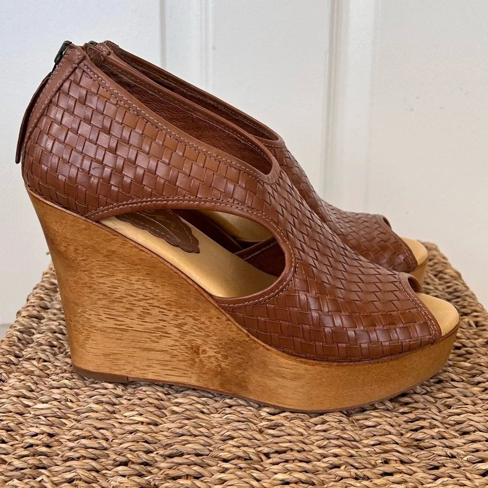 Rowen Wooden Wedges Back Zip‎ Size 8M